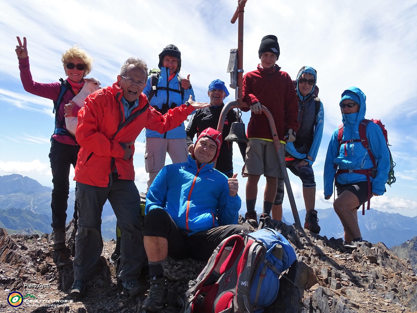 63 In vetta al Diavolo di Malgina (2926 m) ...vento freddo !.JPG